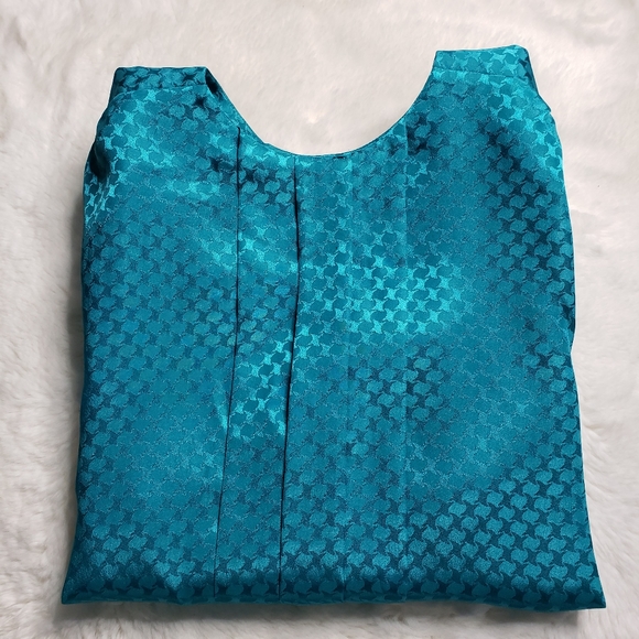 Women Elegant Blouse - Picture 2 of 5